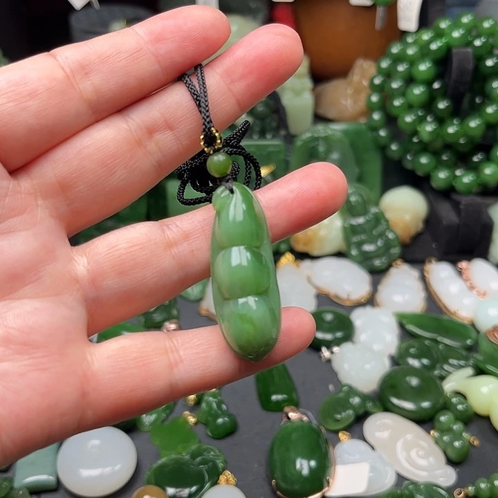 珍****和田玉未镶嵌颈饰