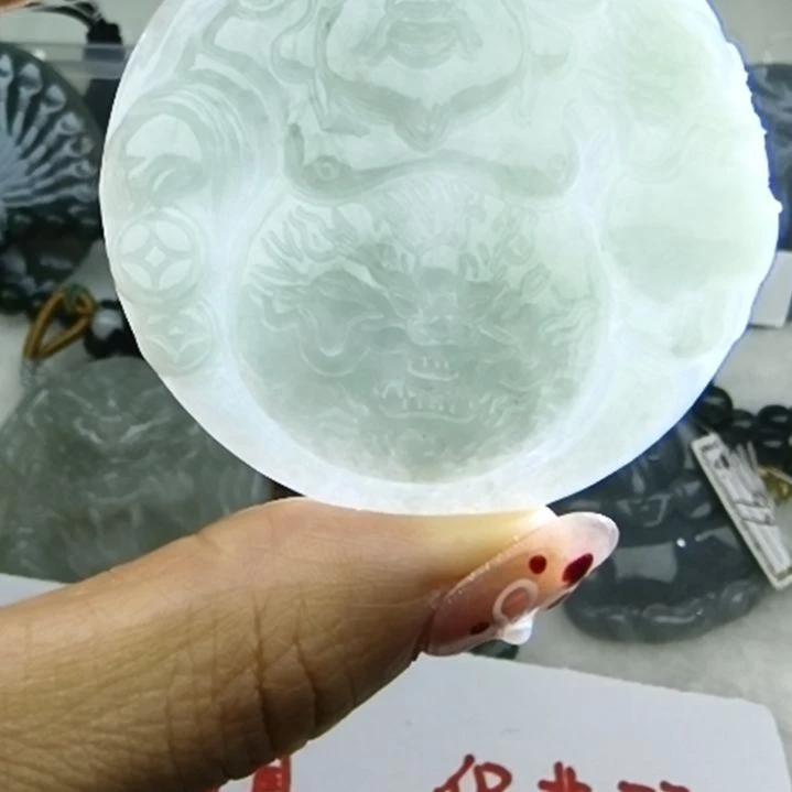 翡翠吊坠(不含链)18K金镶嵌