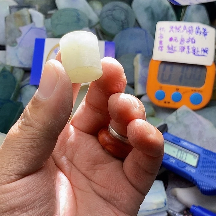 翡翠未镶嵌颈饰天**古翡翠