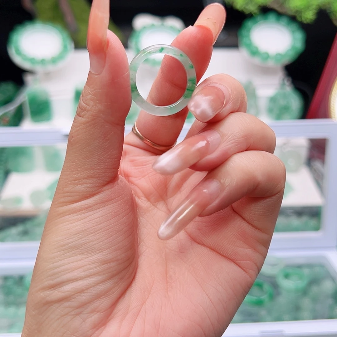 石英质玉（非洲翠）未镶嵌戒指