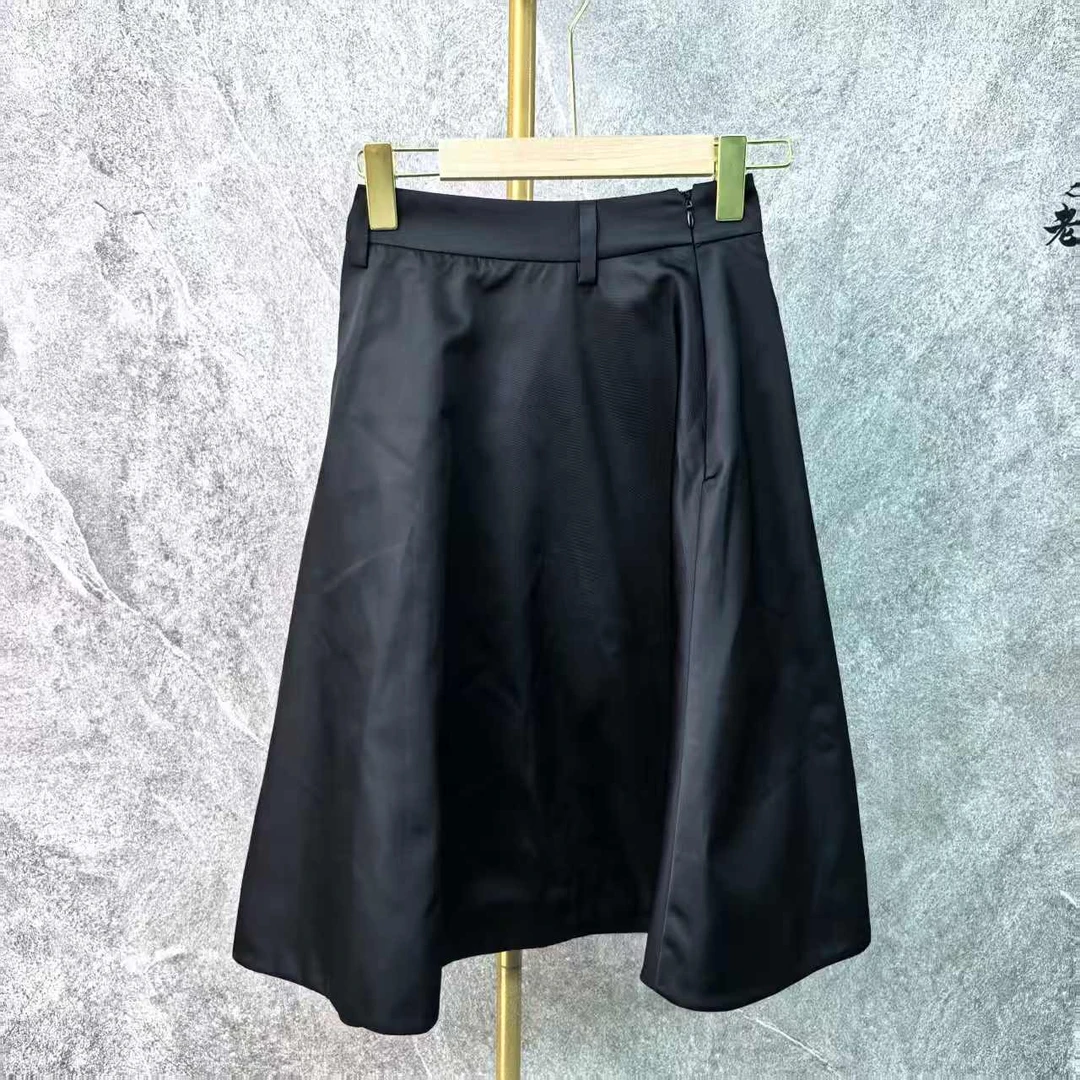 95新 Prada/普拉达 海囤K/普拉达/裙子/36码/da157803女装