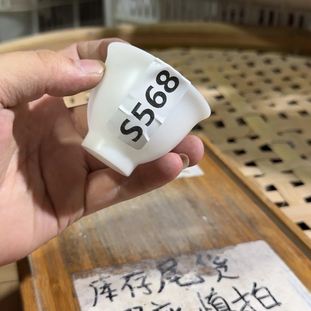微瑕疵介意勿拍陶瓷器皿G064