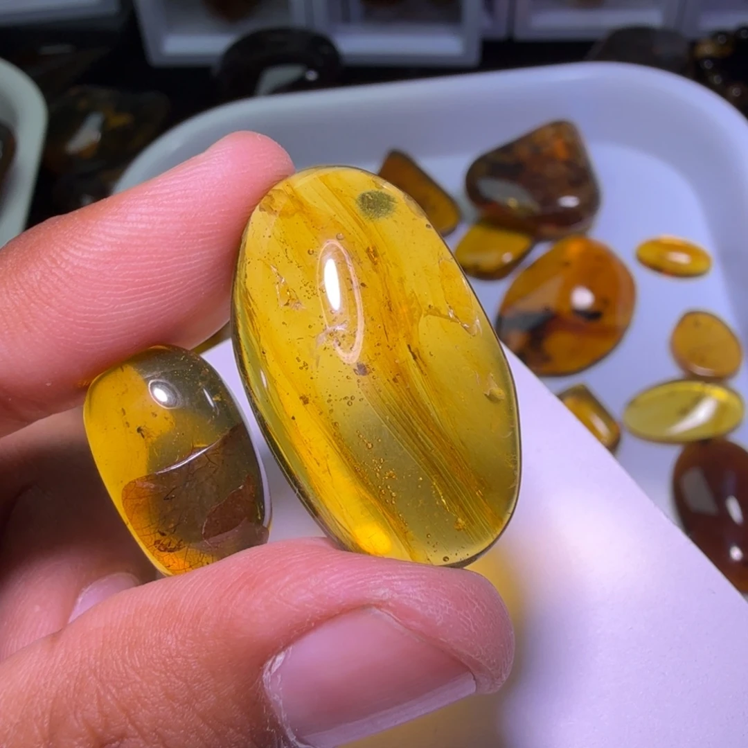 秋***生琥珀未镶嵌裸石，，