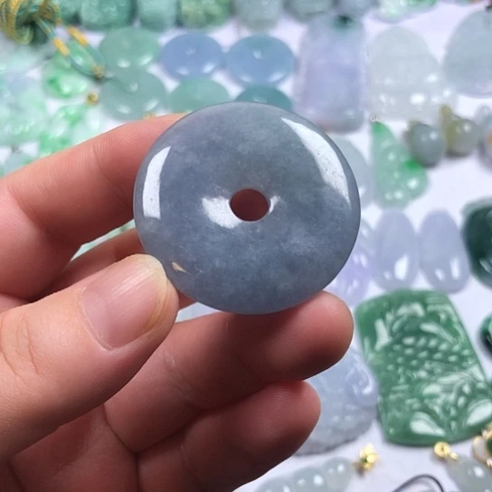 翡翠未镶嵌颈饰平安扣