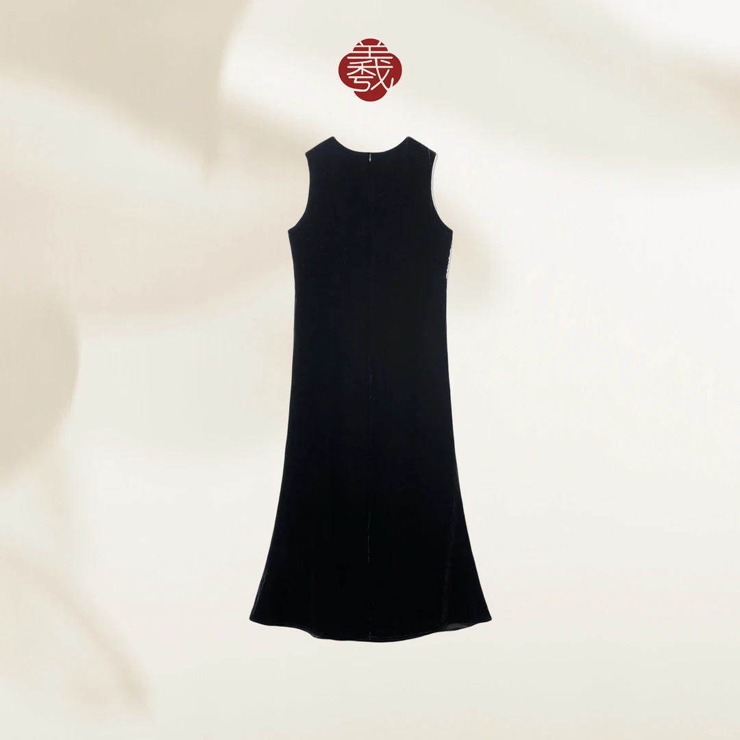 吕小男【黑天鹅】新款小众洋气高级独特时尚天鹅绒黑丝绒连衣裙