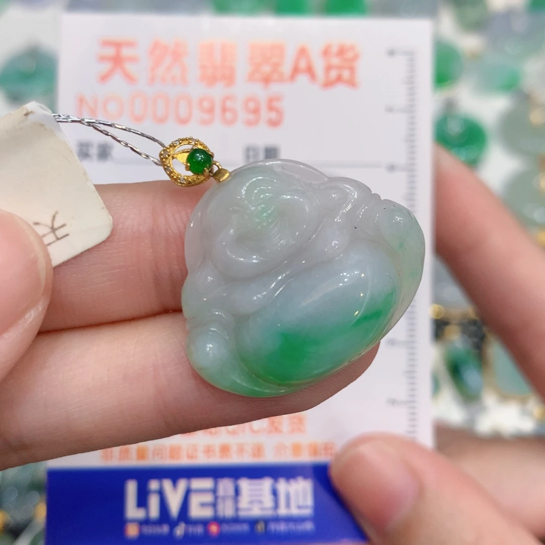 翡翠18K金镶嵌颈饰佛公