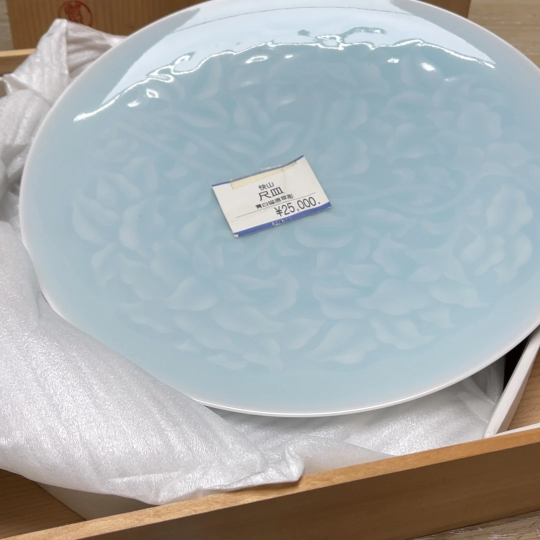 瓷片密密麻麻地排列在一起