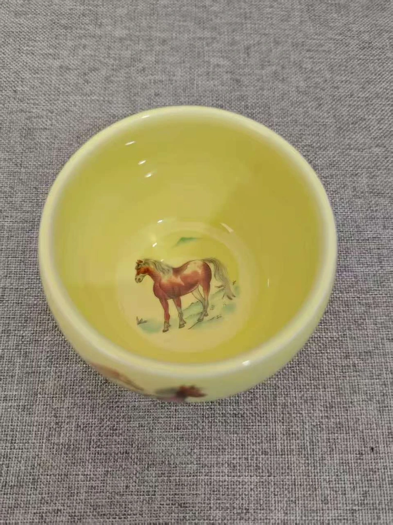 26 手绘八骏图陶瓷杯