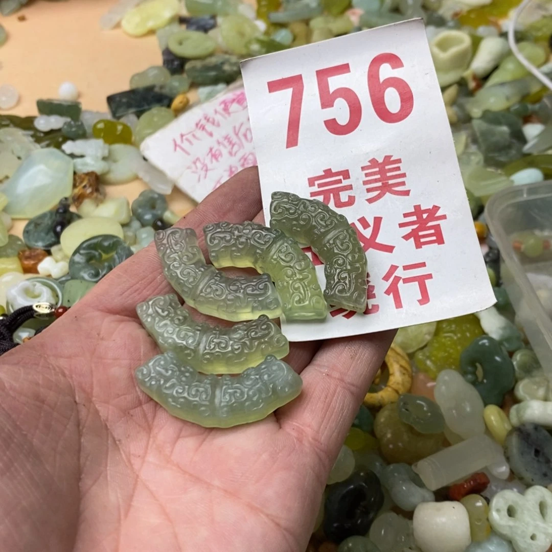 蛇纹石玉挂坠未镶嵌