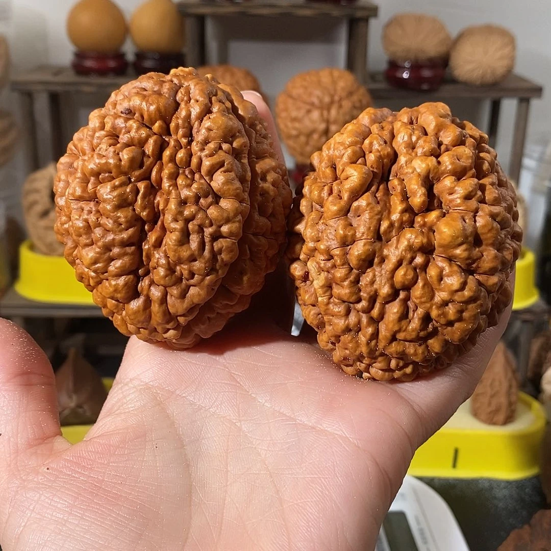 吊坠文玩核桃w****n三瓣脑纹金刚瑕6073