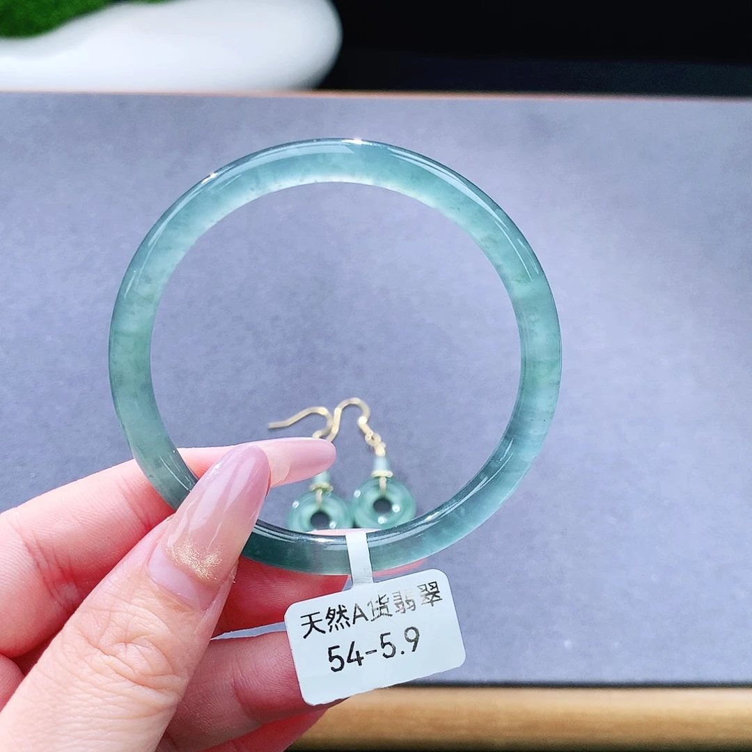 未镶嵌手镯（圆镯）翡翠