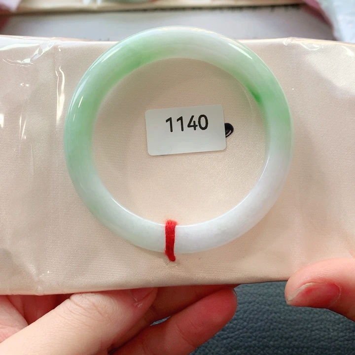 翡翠手镯未镶嵌天然翡翠手镯