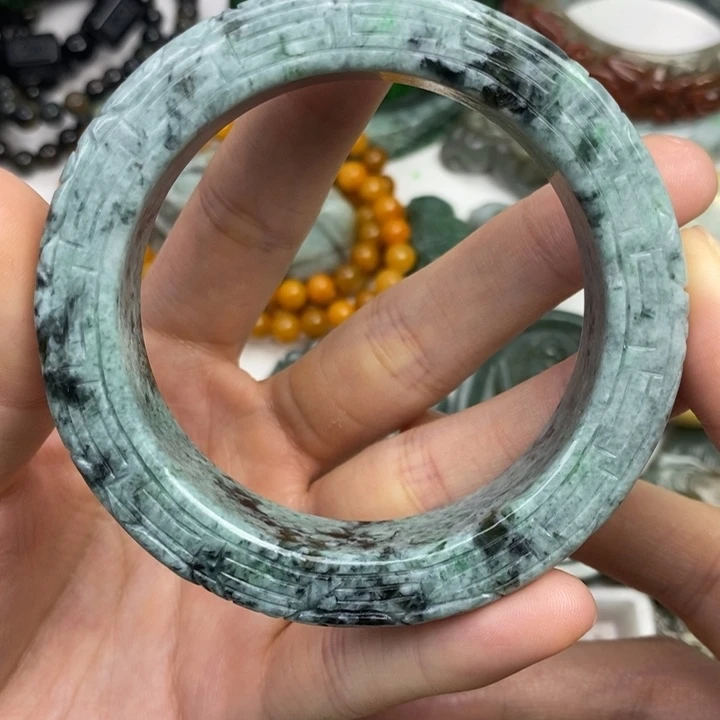 颈饰未镶嵌翡翠手镯圈口57