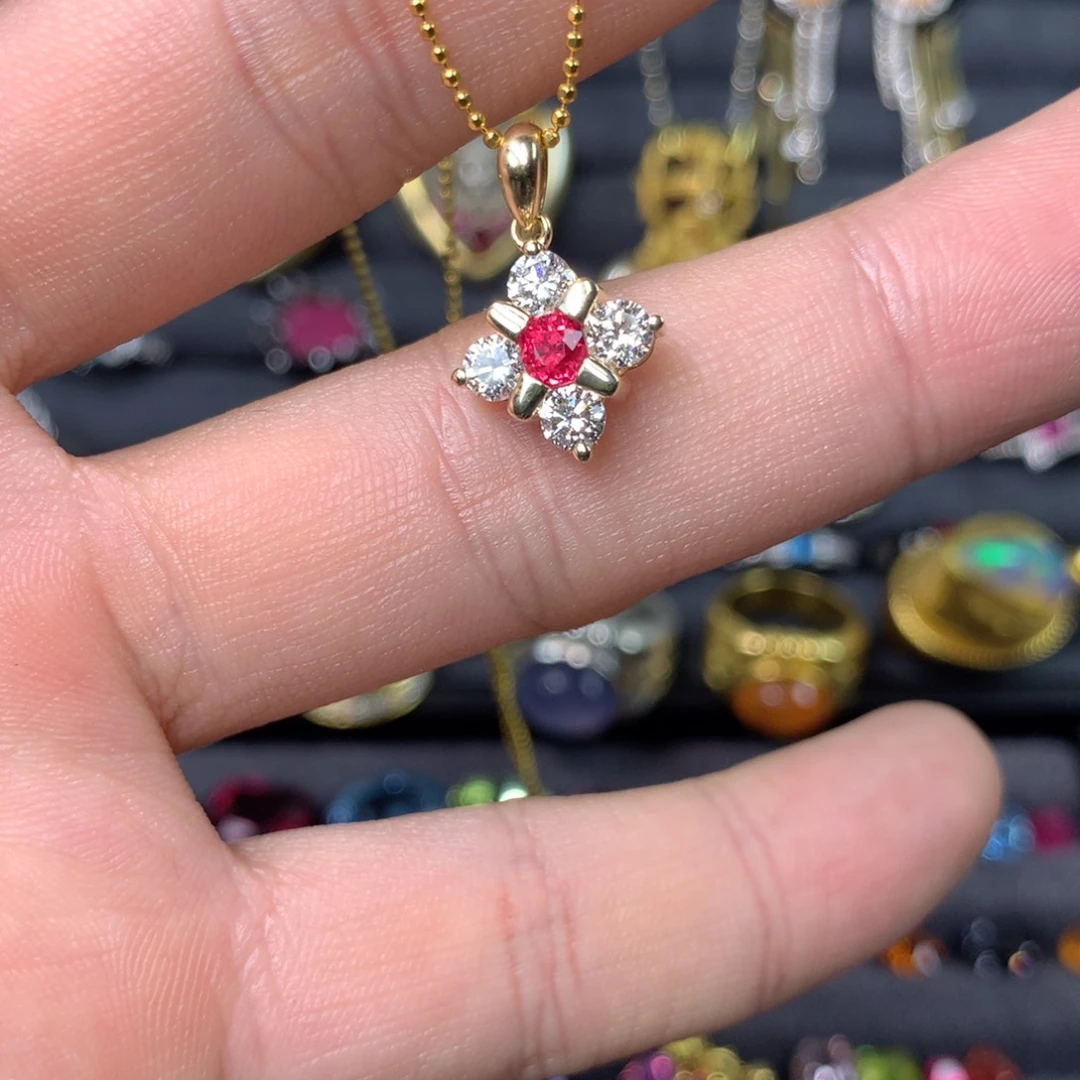 9K金镶嵌尖晶石颈饰绝地武士尖晶吊坠