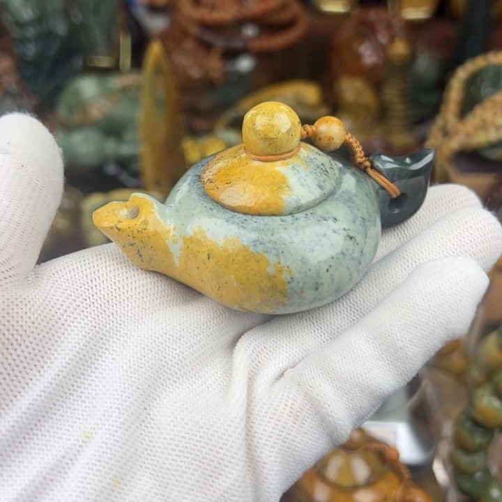 岫岩河磨玉（透闪石质玉）把件未镶嵌失***雄