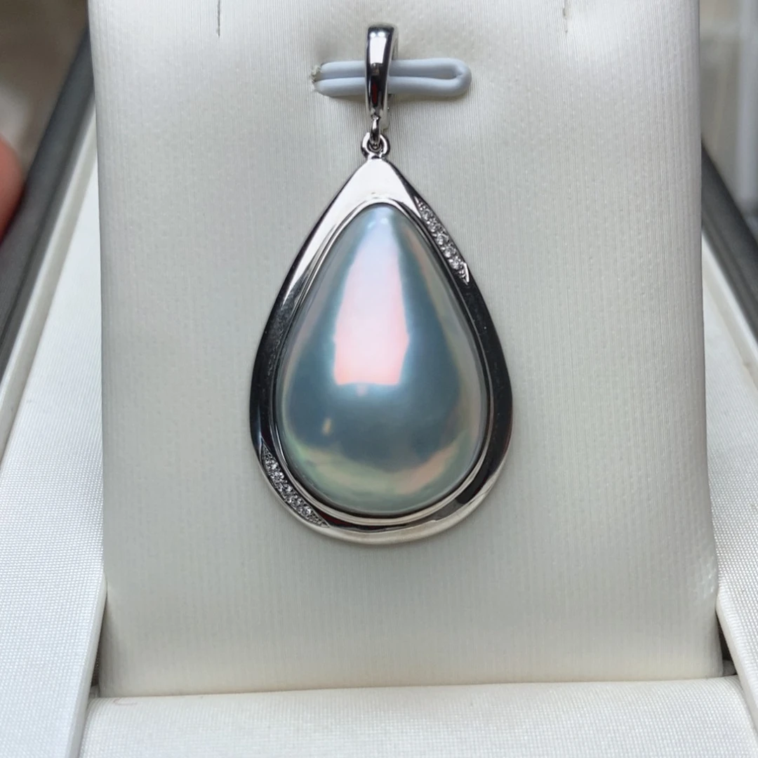 黑***人18K金镶嵌拼合珍珠（马贝珠）颈饰