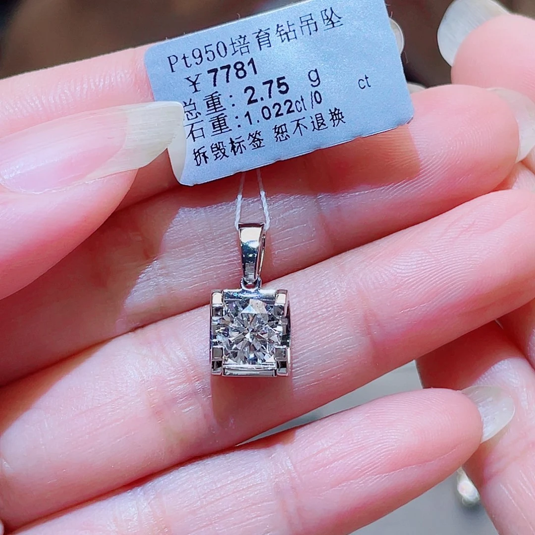 实验室培育钻石铂Pt950镶嵌1克拉牛头吊坠