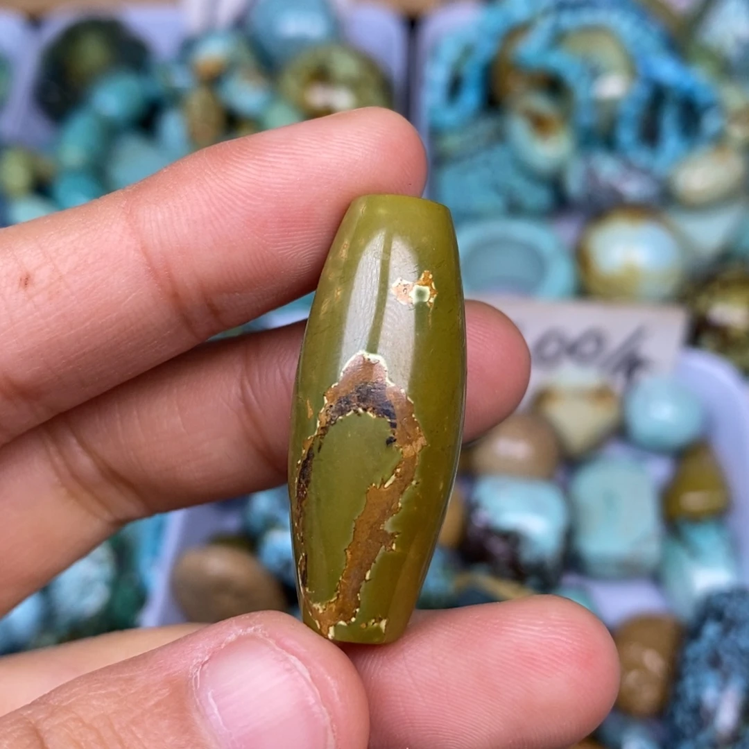 绿松石未镶嵌颈饰