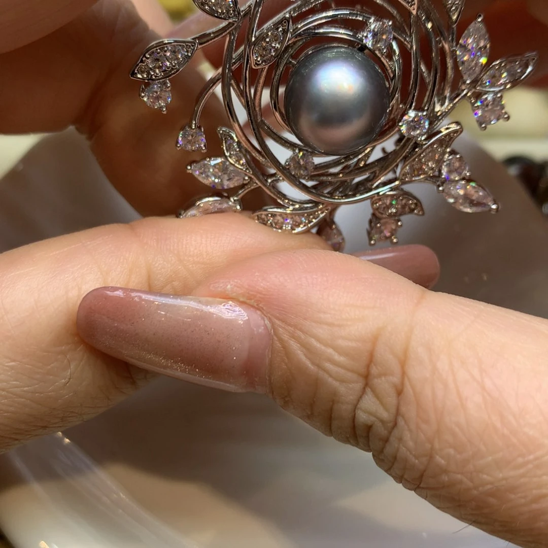 未镶嵌胸饰海水珍珠