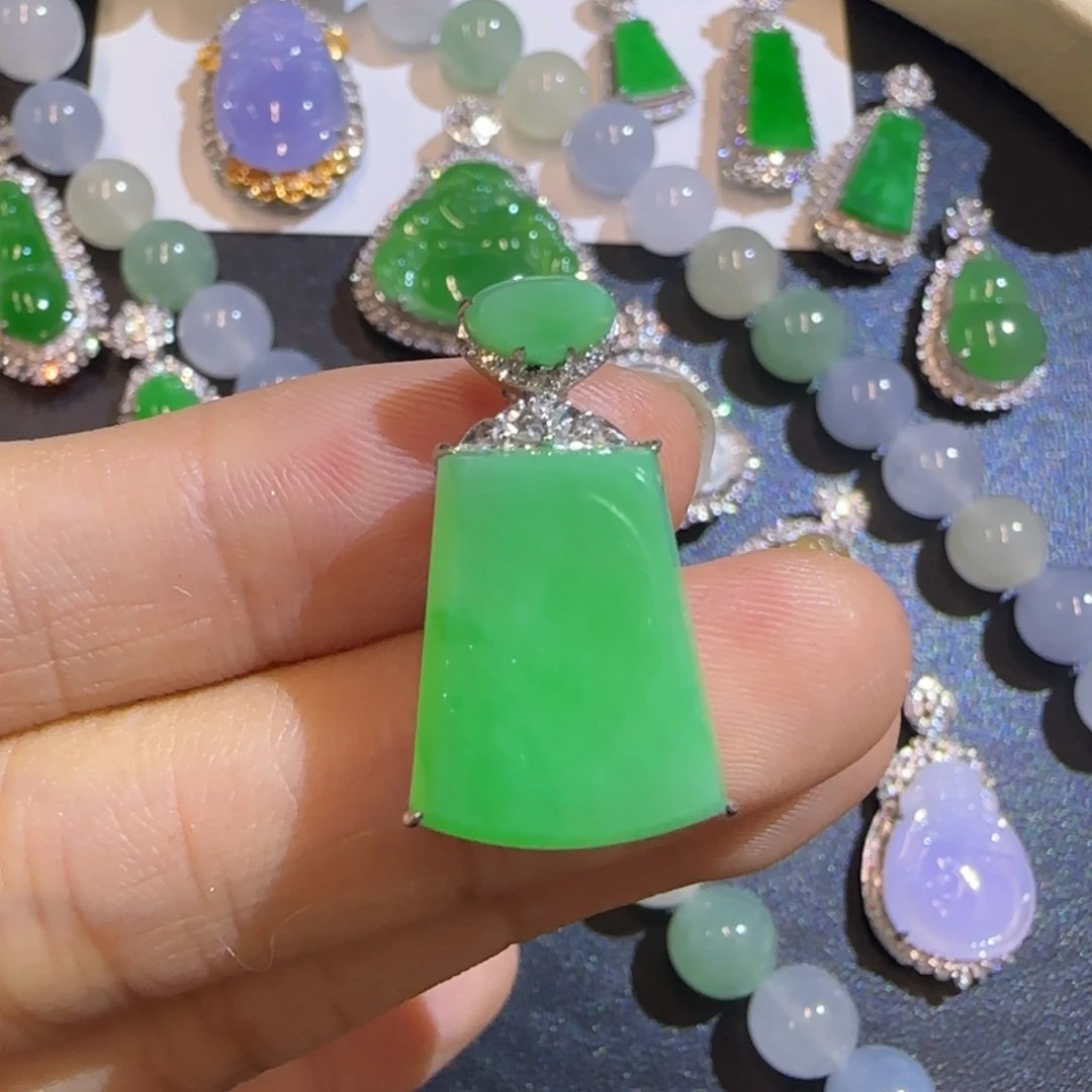 翡翠18K金镶嵌颈饰精品