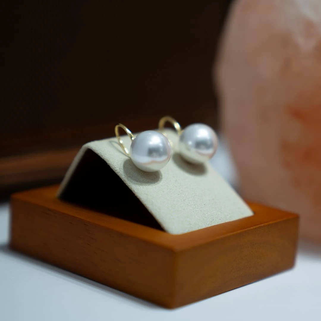 铜合金仿珍珠耳饰 12-13mm极光白金色耳针高跟鞋耳钩轻奢气质耳钉