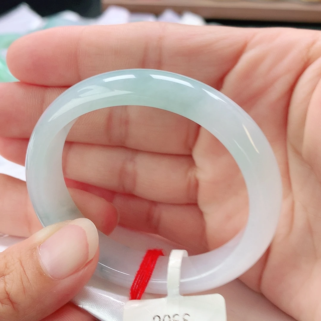 發***～翡翠未镶嵌手镯52贵妃