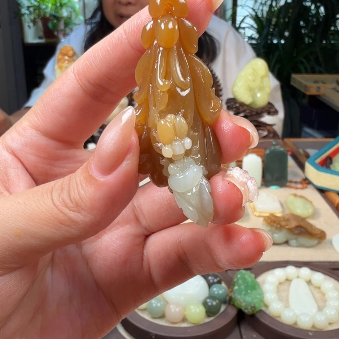 和田玉未镶嵌颈饰江*