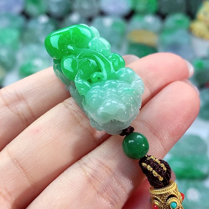 颈饰未镶嵌翡翠独*侠翡翠