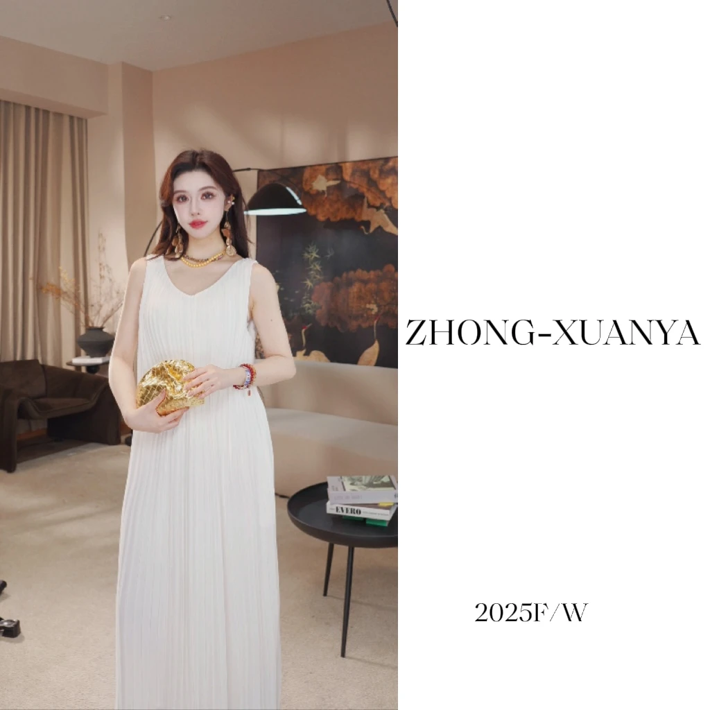 灵动白月光高定质感立体百褶V领无袖长裙yn2024200