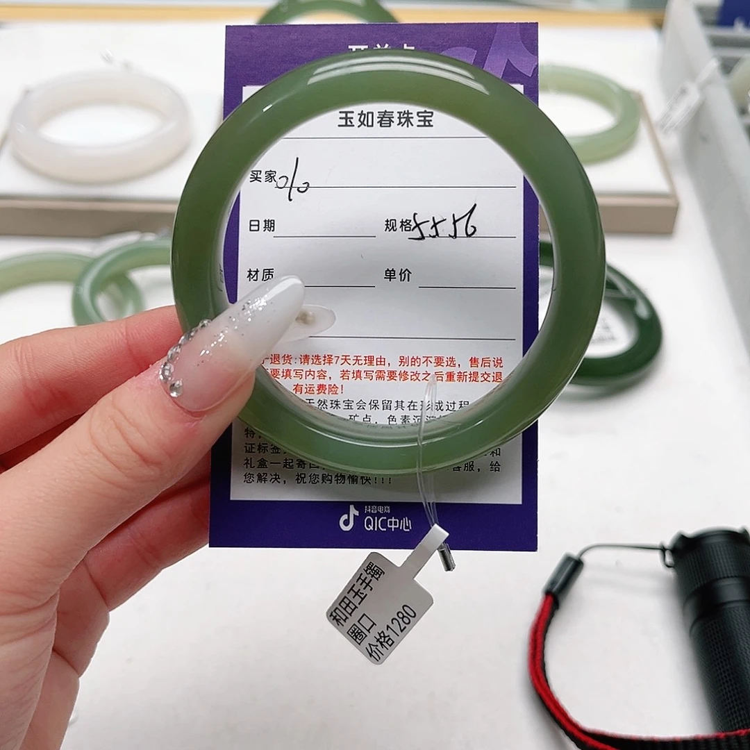 和田玉手镯未镶嵌