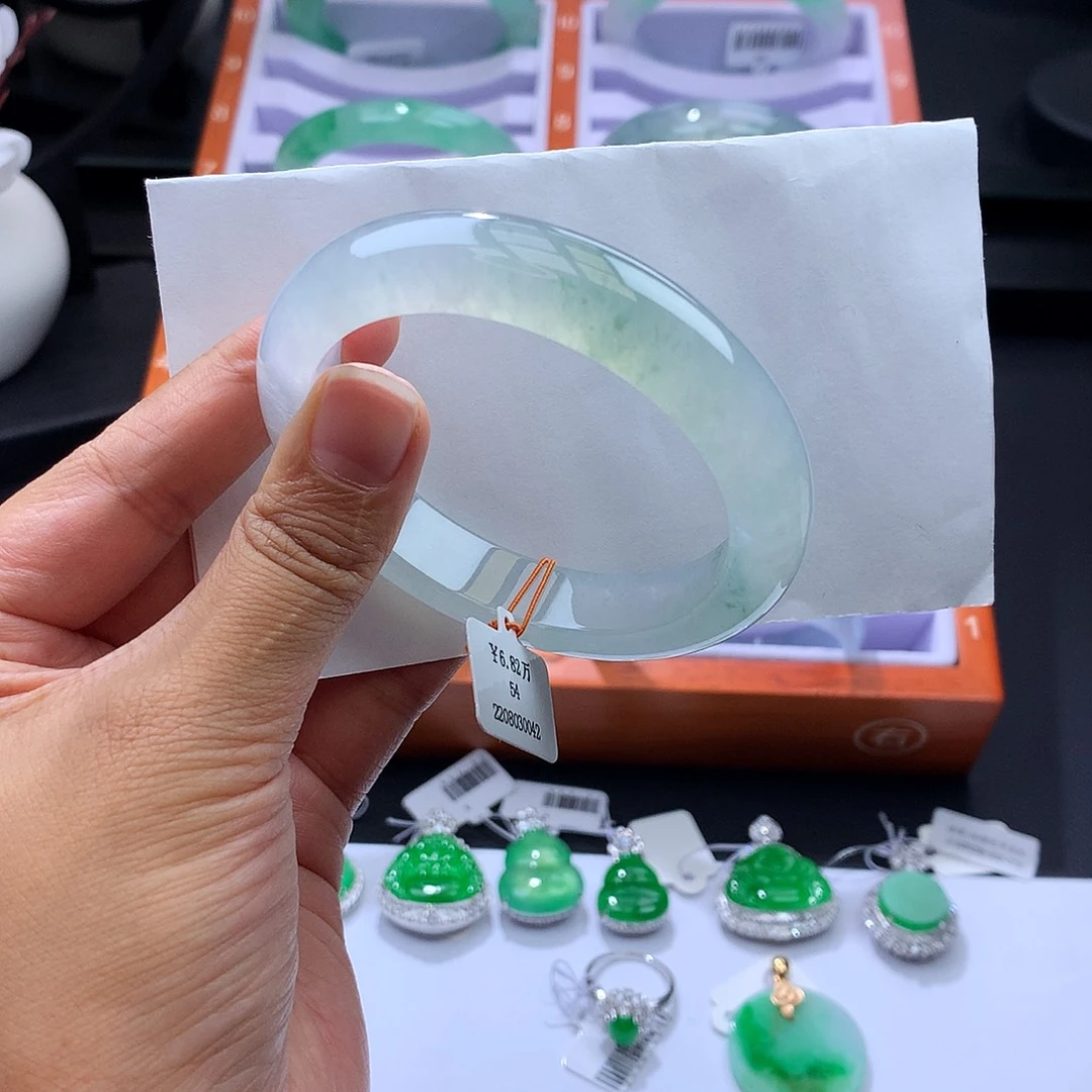 未镶嵌手镯翡翠冰透飘花