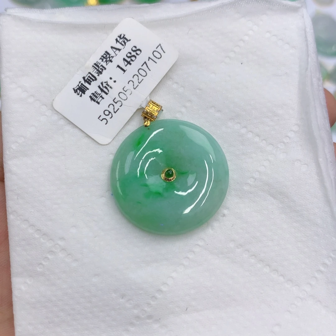 翡翠18K金镶嵌颈饰翡翠