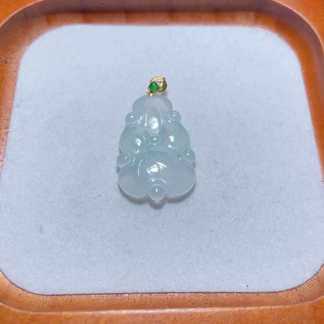 翡翠18K金镶嵌颈饰翡翠