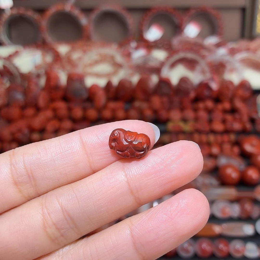 南红玛瑙未镶嵌颈饰鸡血浆唐马