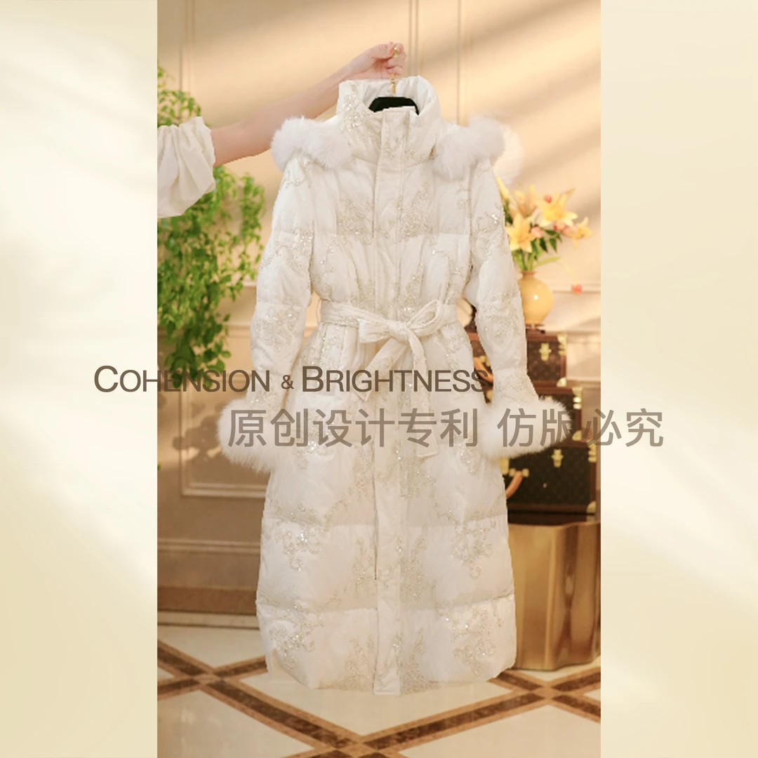 凝慧【璀璨繁星】狐狸毛领重工刺绣亮片收腰显瘦长款羽绒服VS025