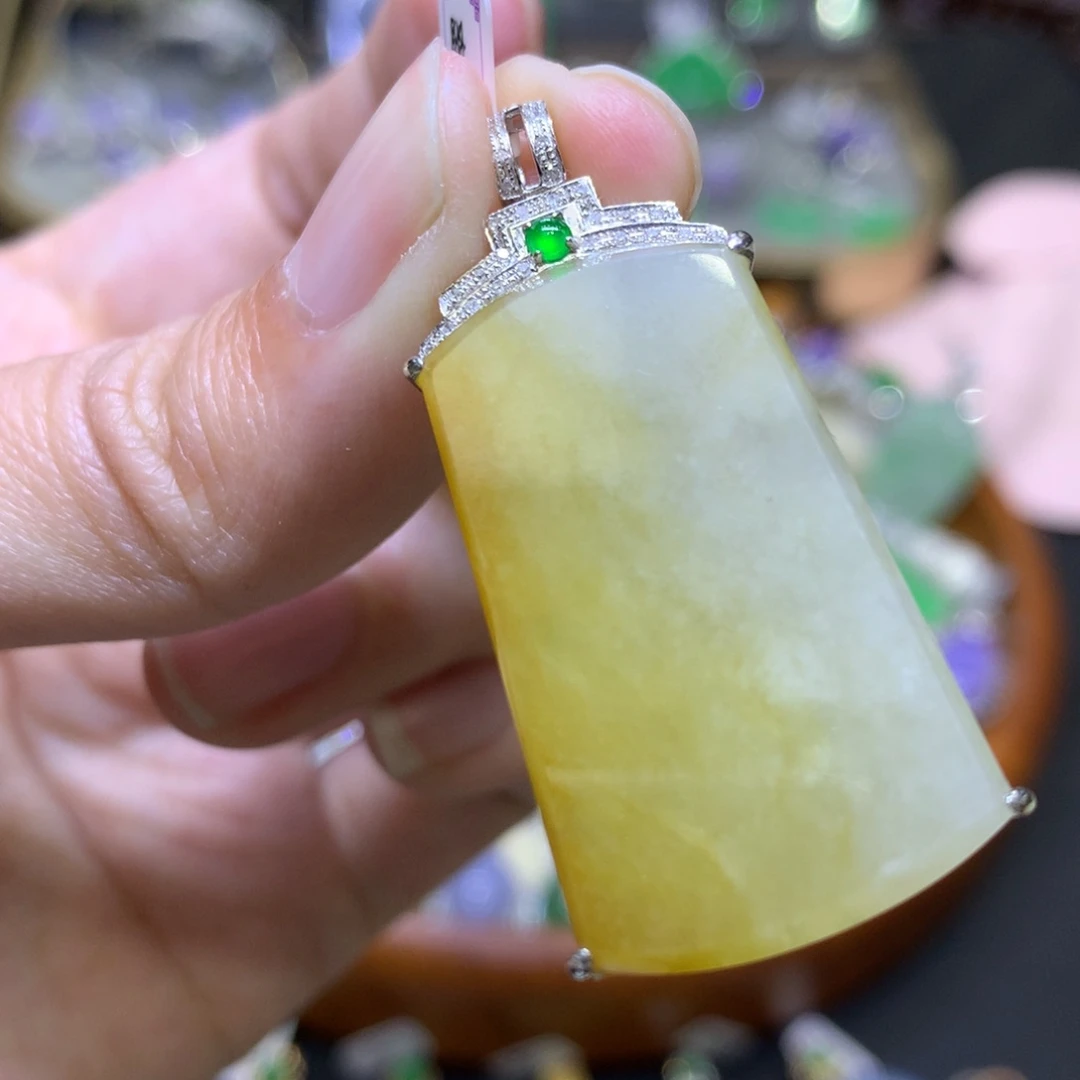 翡翠颈饰18K金镶嵌翡翠吊坠项链