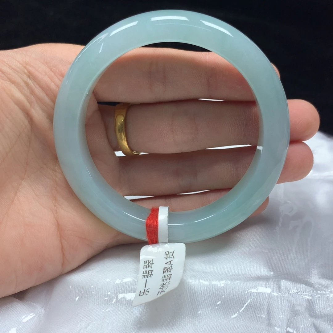 翡翠未镶嵌手镯（圆镯）57.2