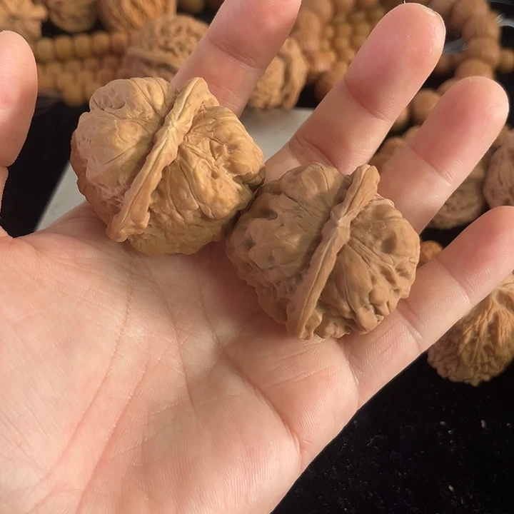 把件文玩核桃41左右练手微瑕蛤蟆头，编号025