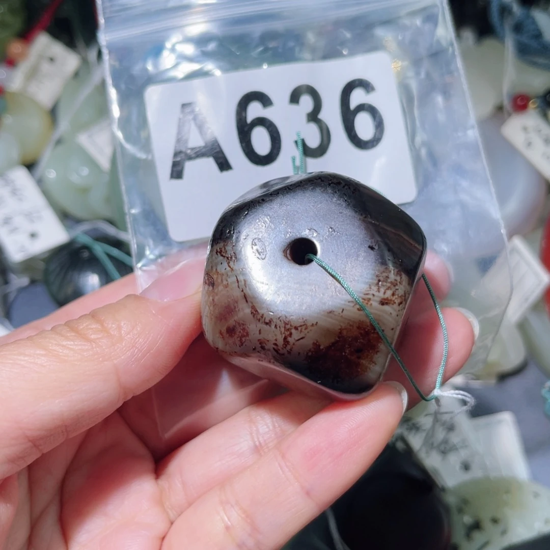 银***8玛瑙/玉髓颈饰合金