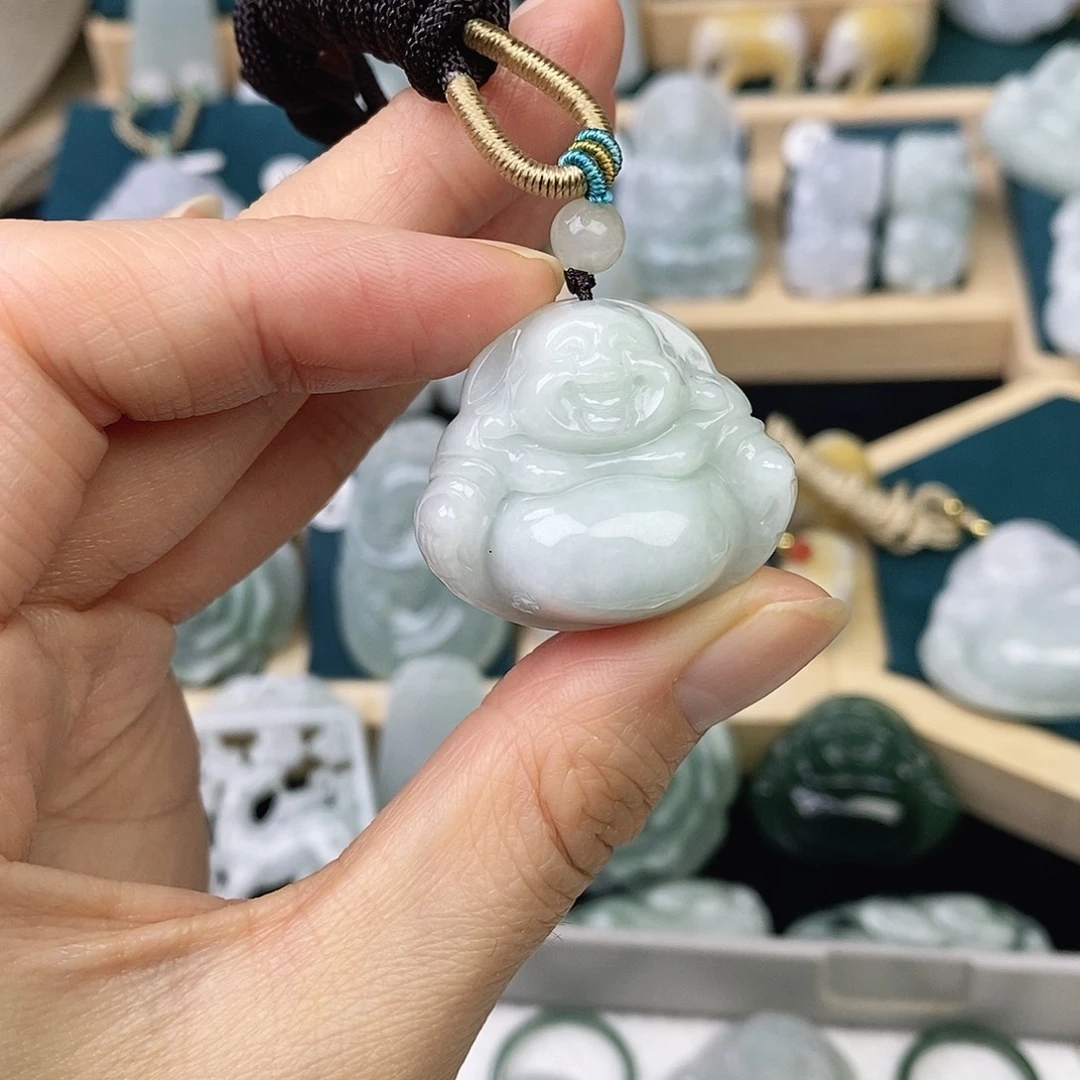 翡翠未镶嵌颈饰佛公