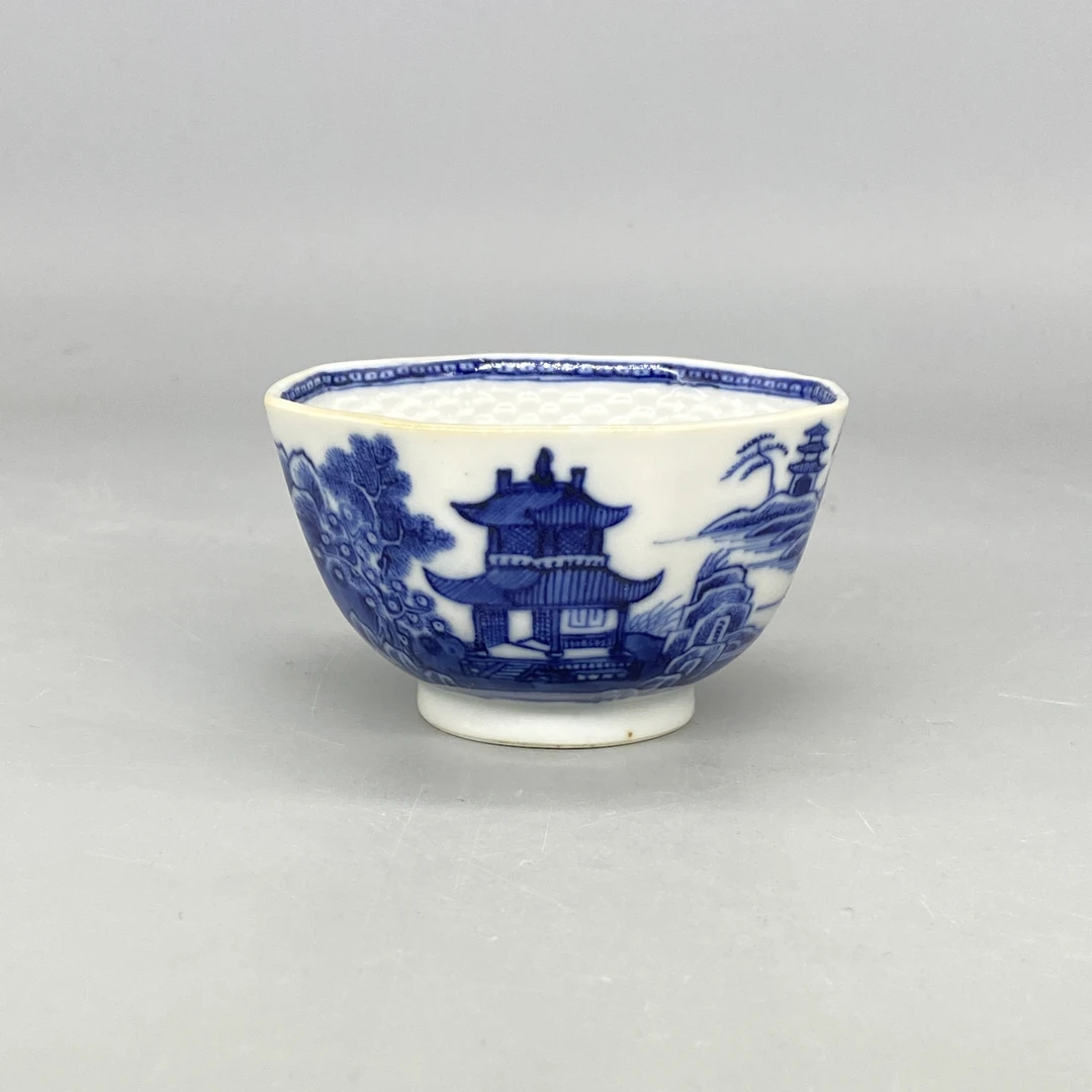 32511181*清乾隆青花山水纹茶碗/瓷器三/江苏省文物总店/MM