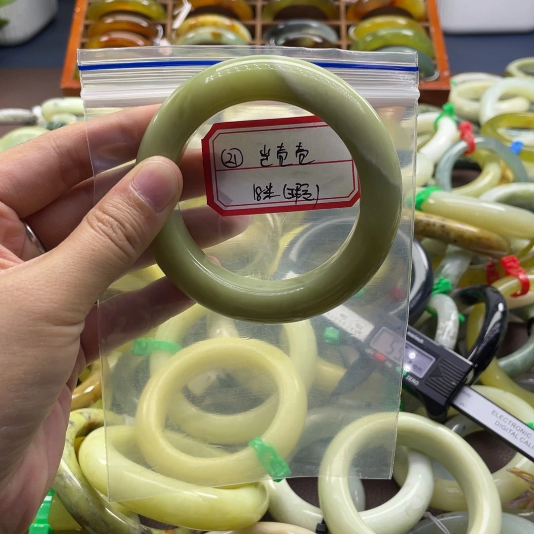 岂***壳蛇纹石玉未镶嵌手镯