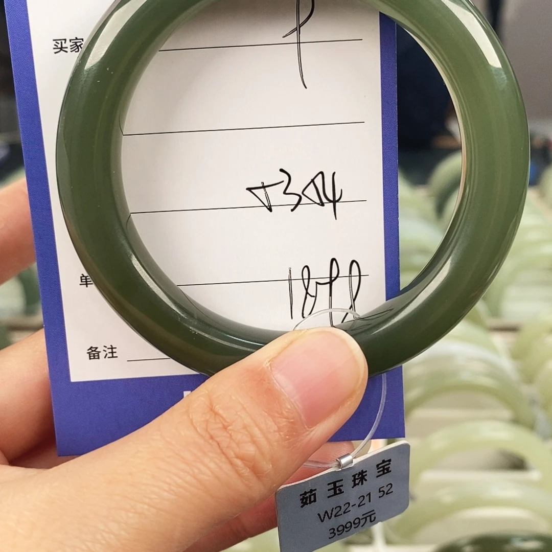和田玉未镶嵌手镯微色差9