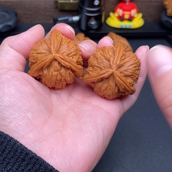 激***娃文玩核桃把件白奔