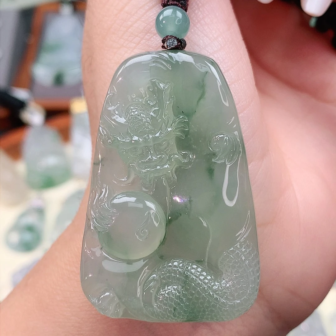 颈饰未镶嵌翡翠龙牌