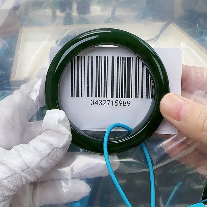 慧***墨和田玉未镶嵌手镯微瑕5556