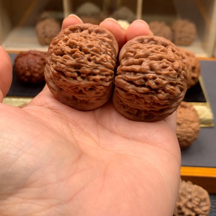 文玩核桃吊坠偷**落楼子