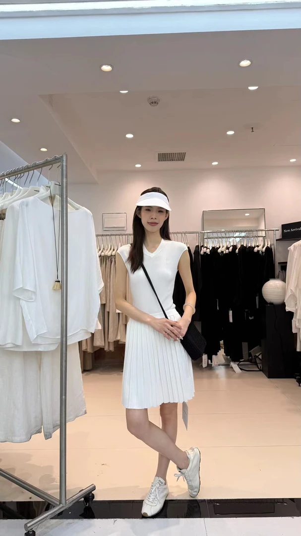 福秒-V领的字母刺绣显瘦背心（TM10867#）TM