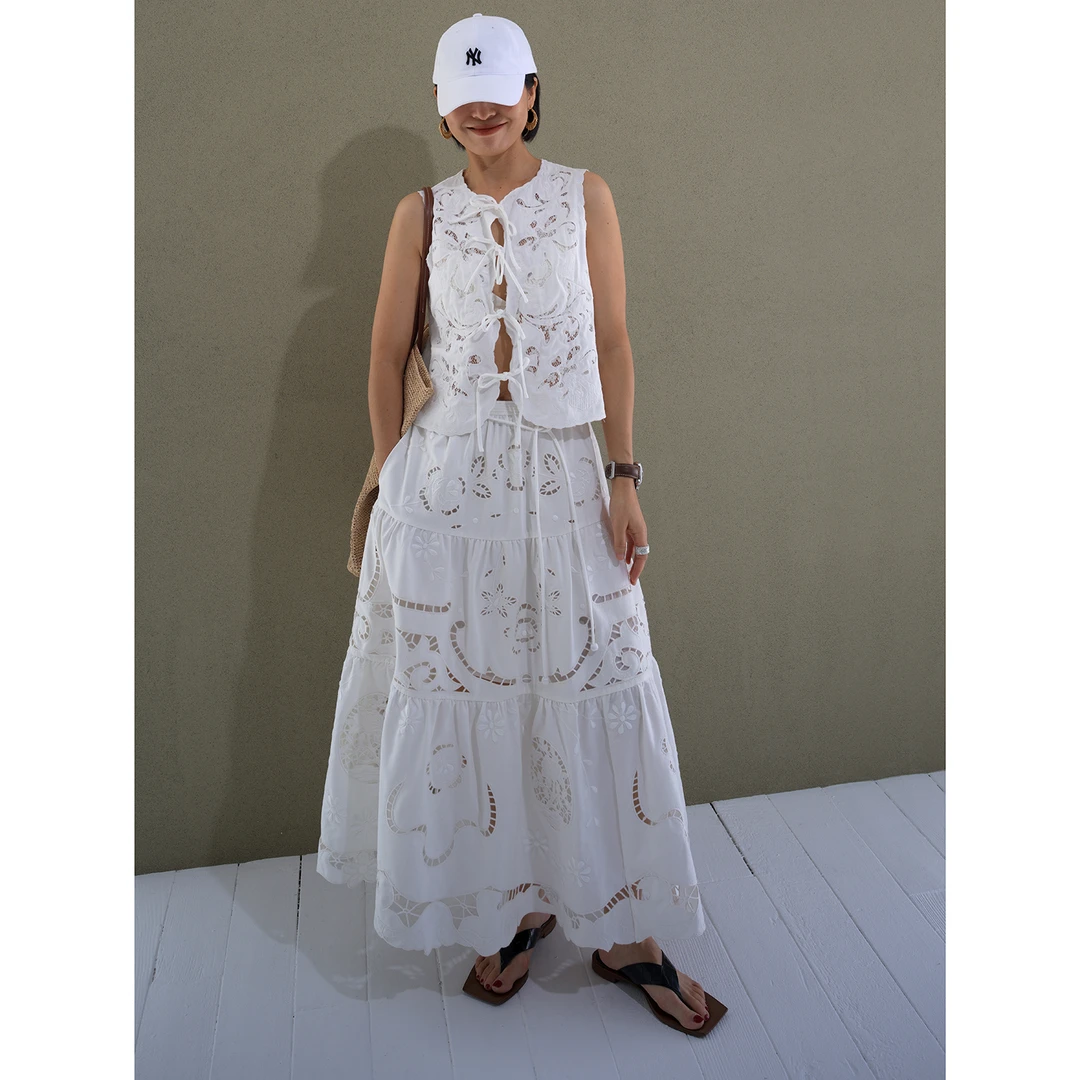 百万针刺绣 度假风套装 白色系带上衣背心124302中长半身裙124303