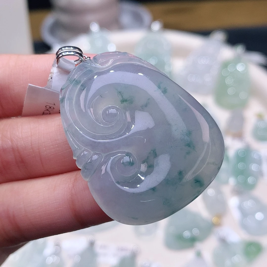 颈饰18K金镶嵌翡翠如意